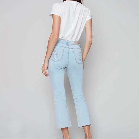 Charlie B Raw Edge Crop in Bleach Blue
Says 14 fits more like 16
Just gorgeous! - Picture 1 of 12